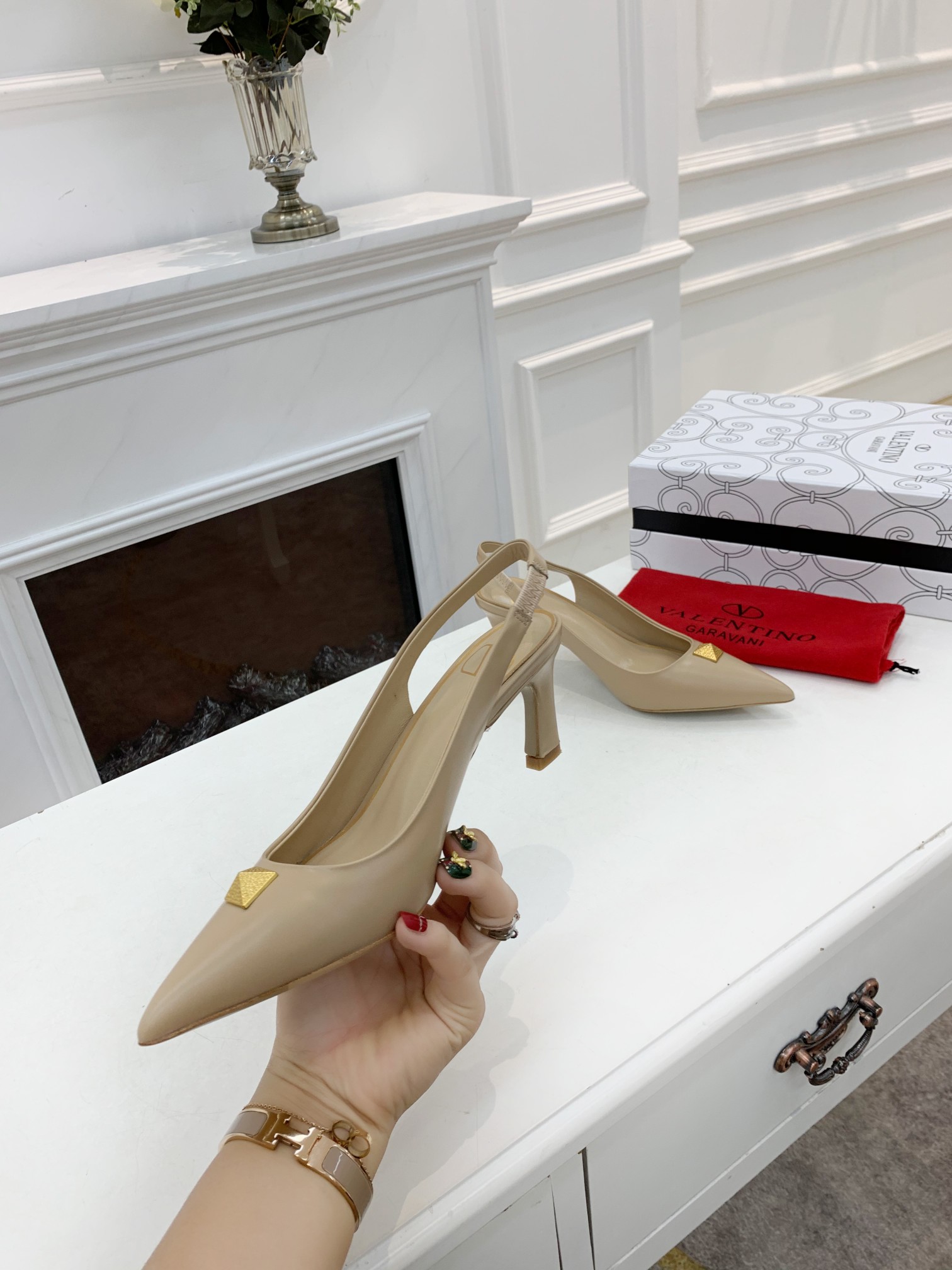 VALENTINO GARAVANI Rockstud WOMEN 37 - vstockx