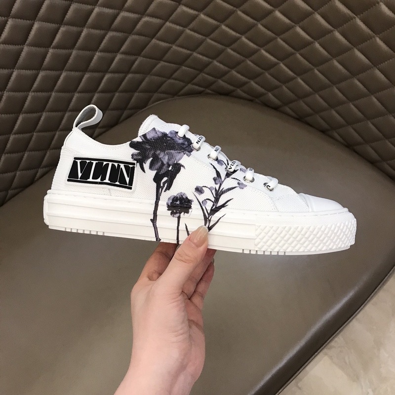 Valentino Garavani Giggies VLTN TIMES low-top sneakers 19 - vstockx