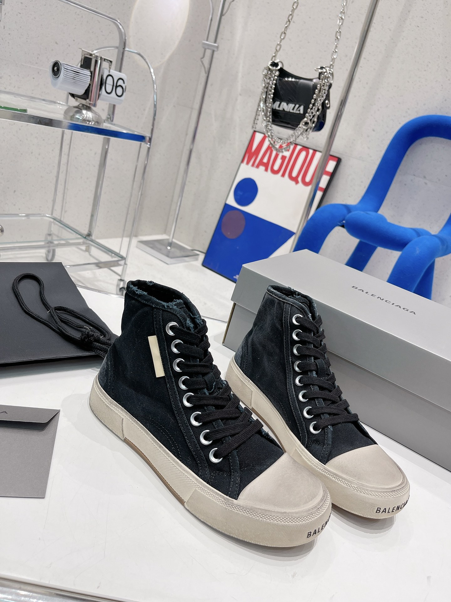 Balenciaga Paris Sneaker 3 - vstockx