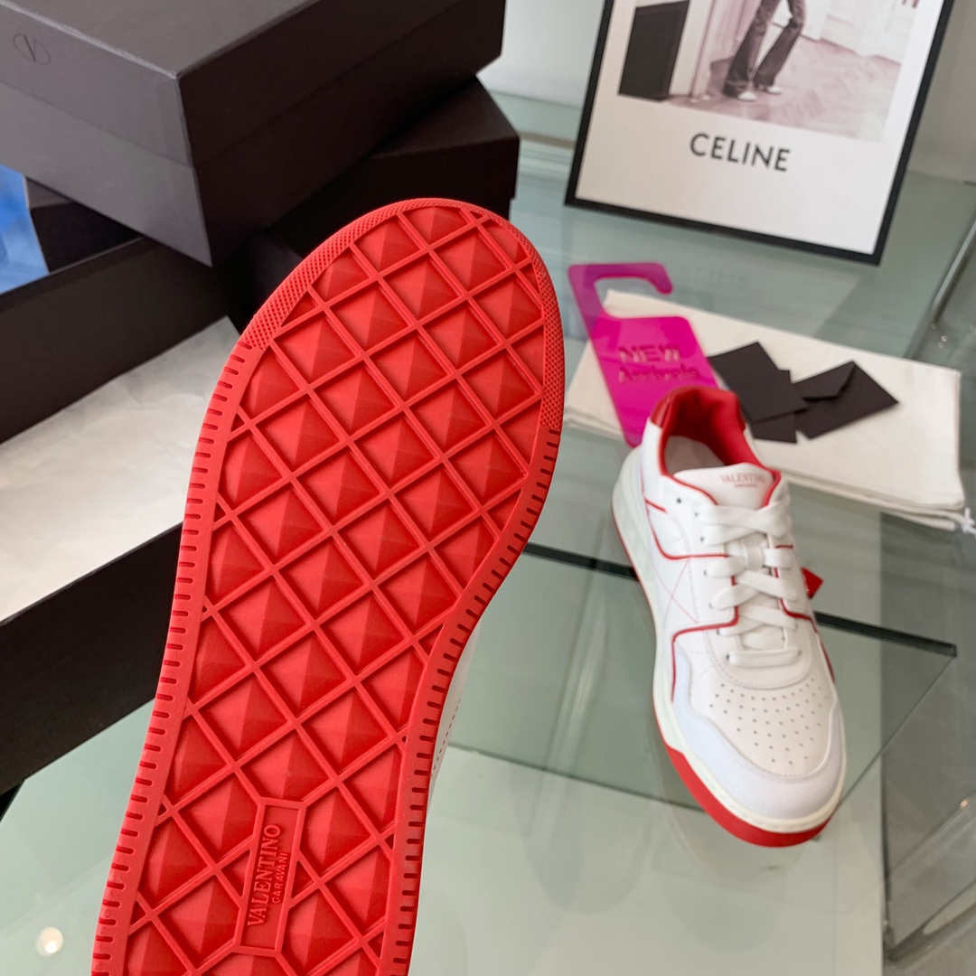 VALENTINO GARAVANI ONE STUD SNEAKER 5 - vstockx