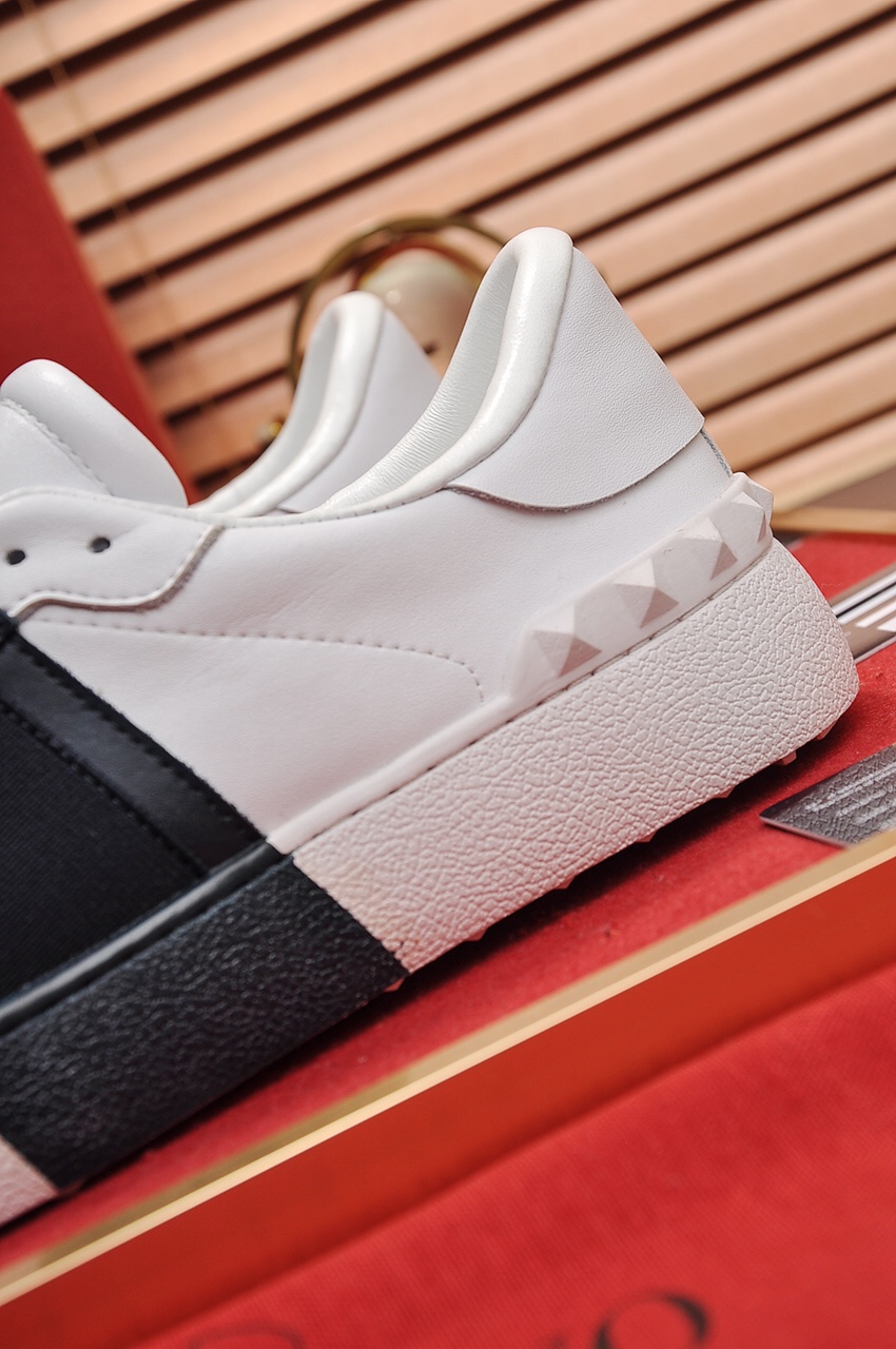 Valentino Garavani Rockstud Untitled calfskin sneaker 17 - vstockx