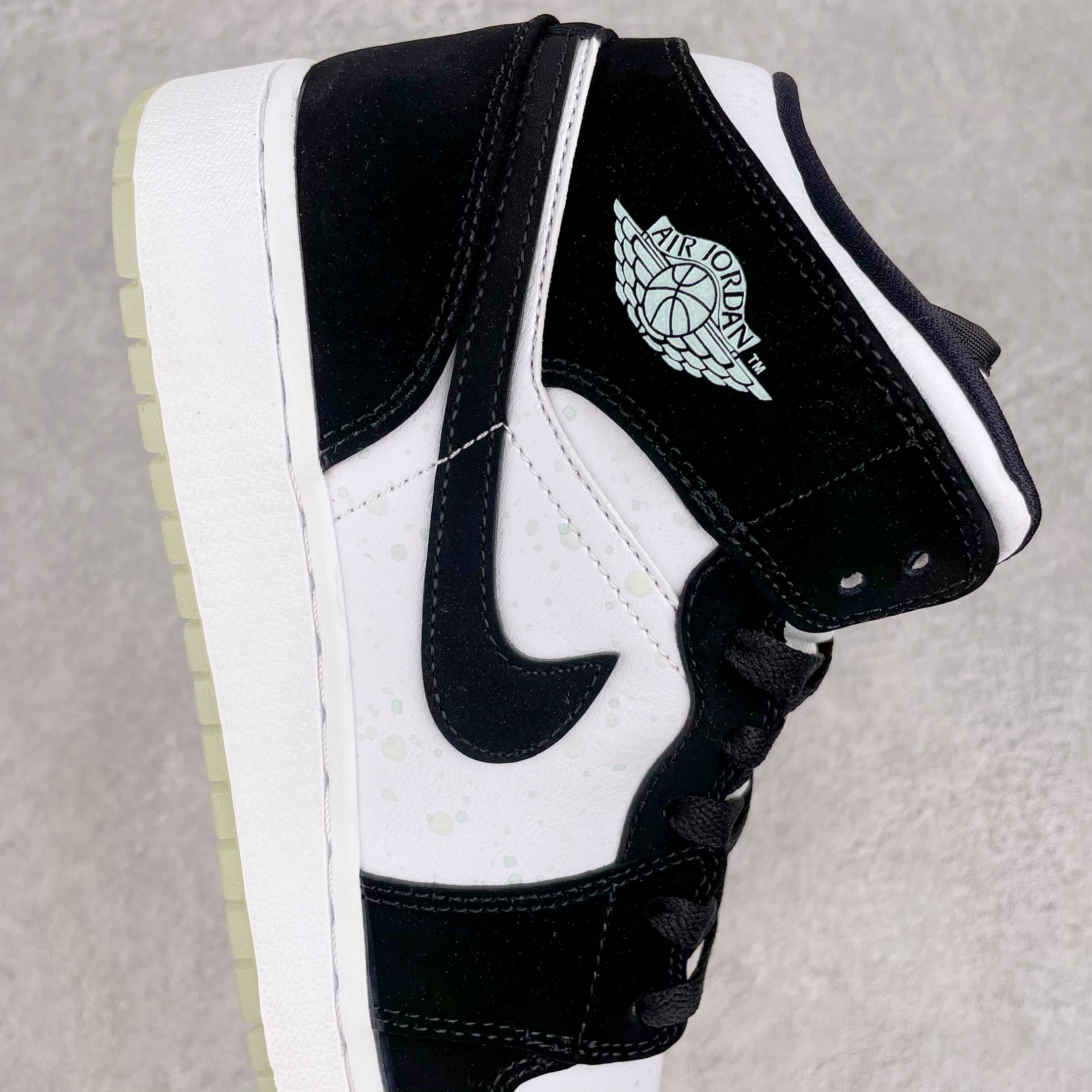 Jordan 1 Mid White Black Teal Tint - vstockx