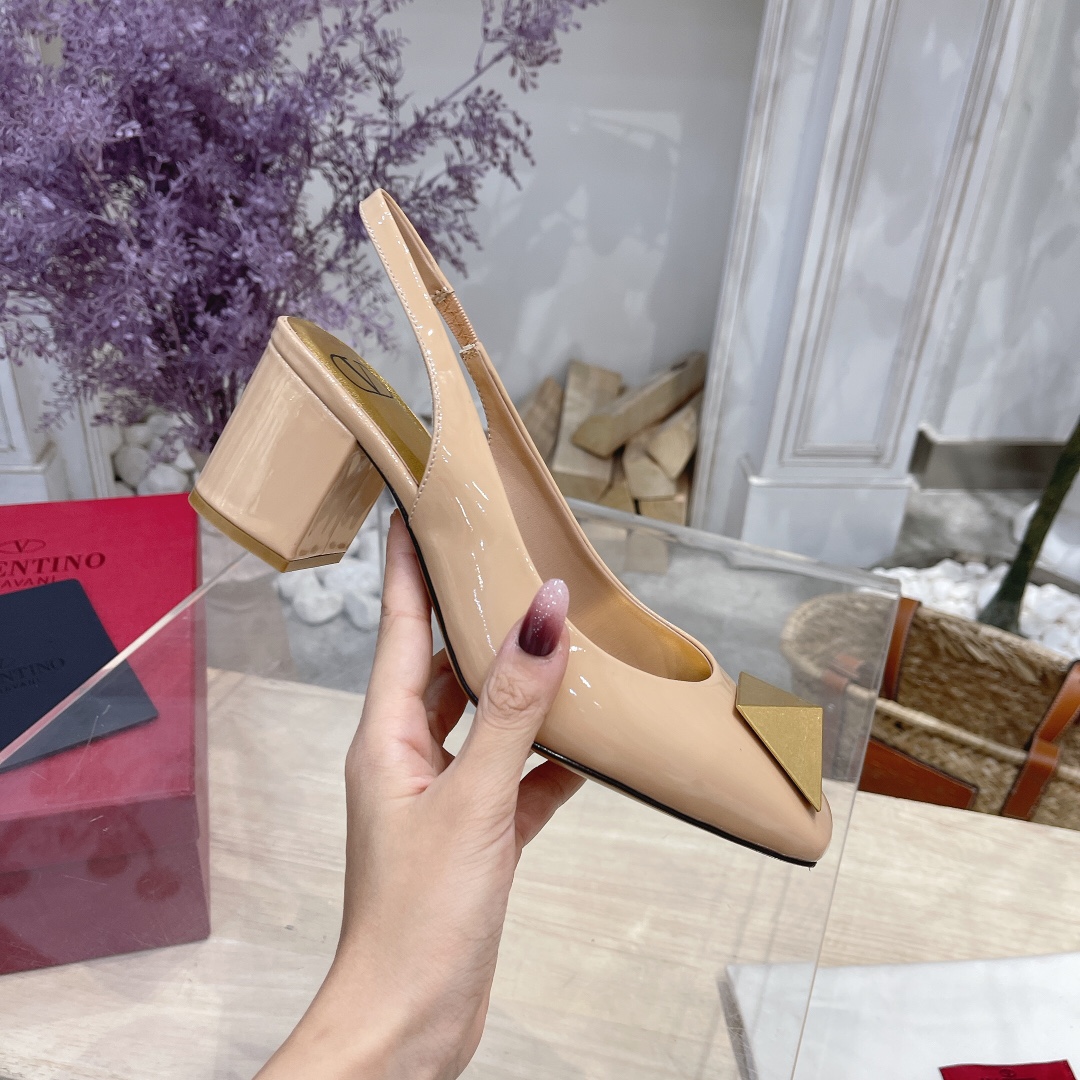 VALENTINO GARAVANI Roman Stud WOMEN 19 - vstockx