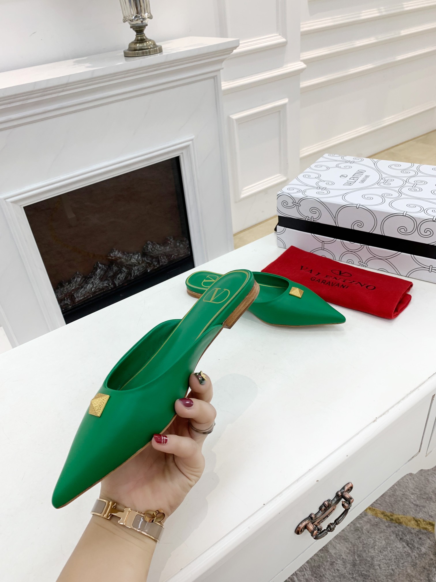 Valentino Garavani Flat sandals Women 19 - vstockx