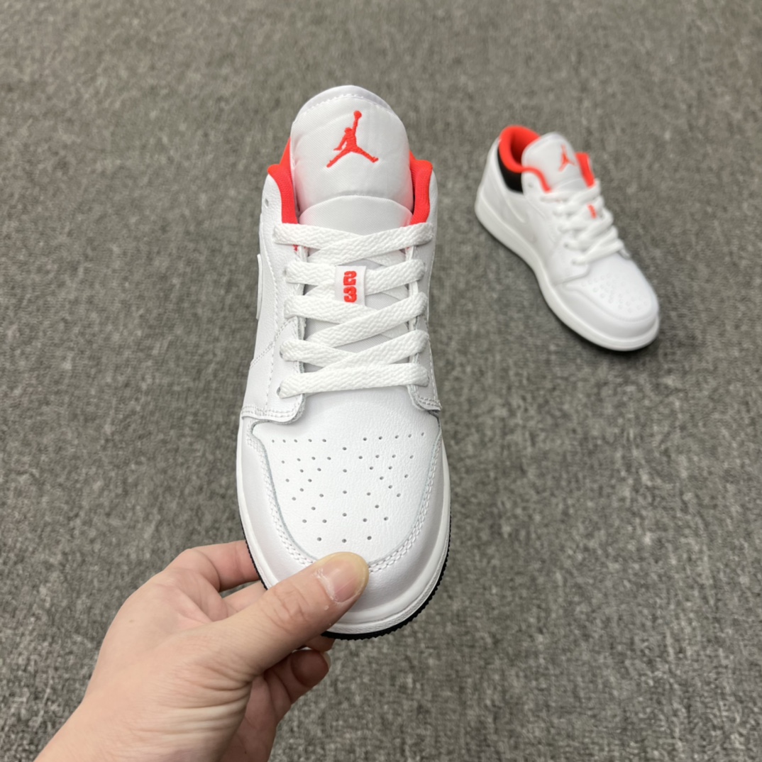 Jordan 1 Low White Black Infrared (GS) - vstockx