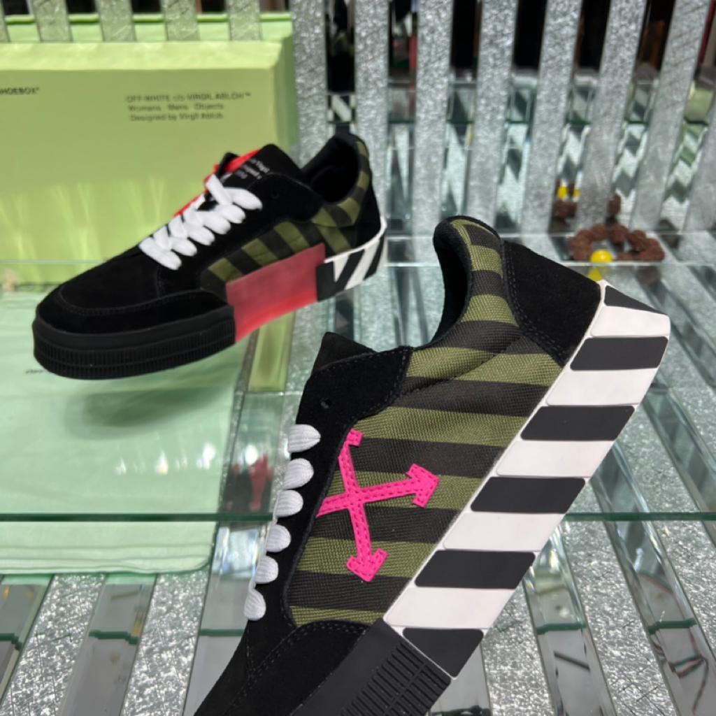 OFF-WHITE Vulc Low Diag Print Black Fuchsia - vstockx