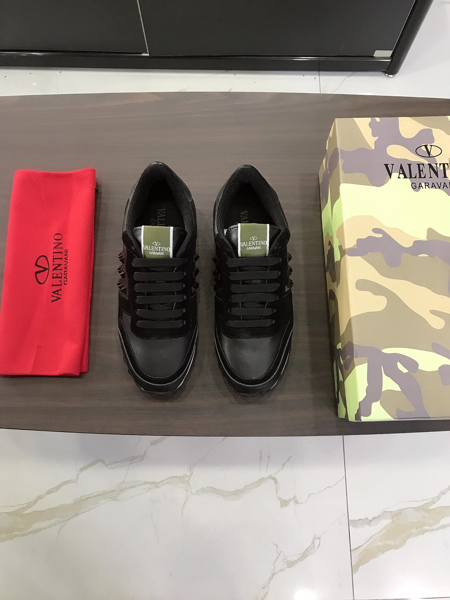 Valentino Garavani Rockrunner camouflage-print sneakers 2 - vstockx