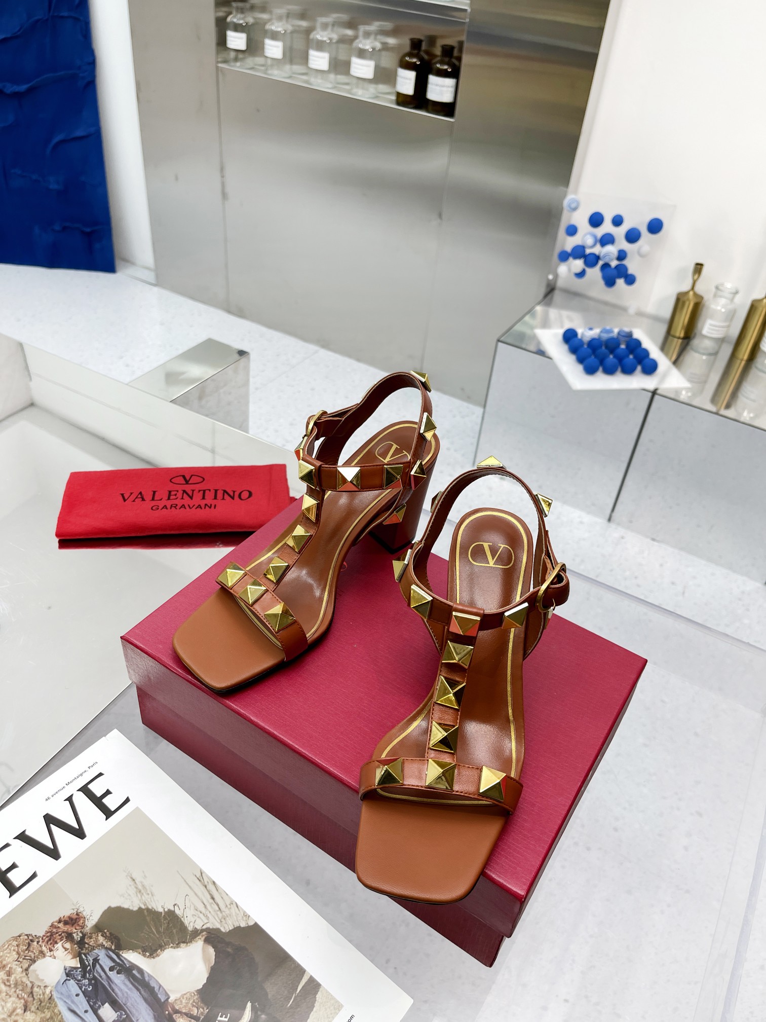 VALENTINO GARAVANI Roman Stud WOMEN 14 - vstockx