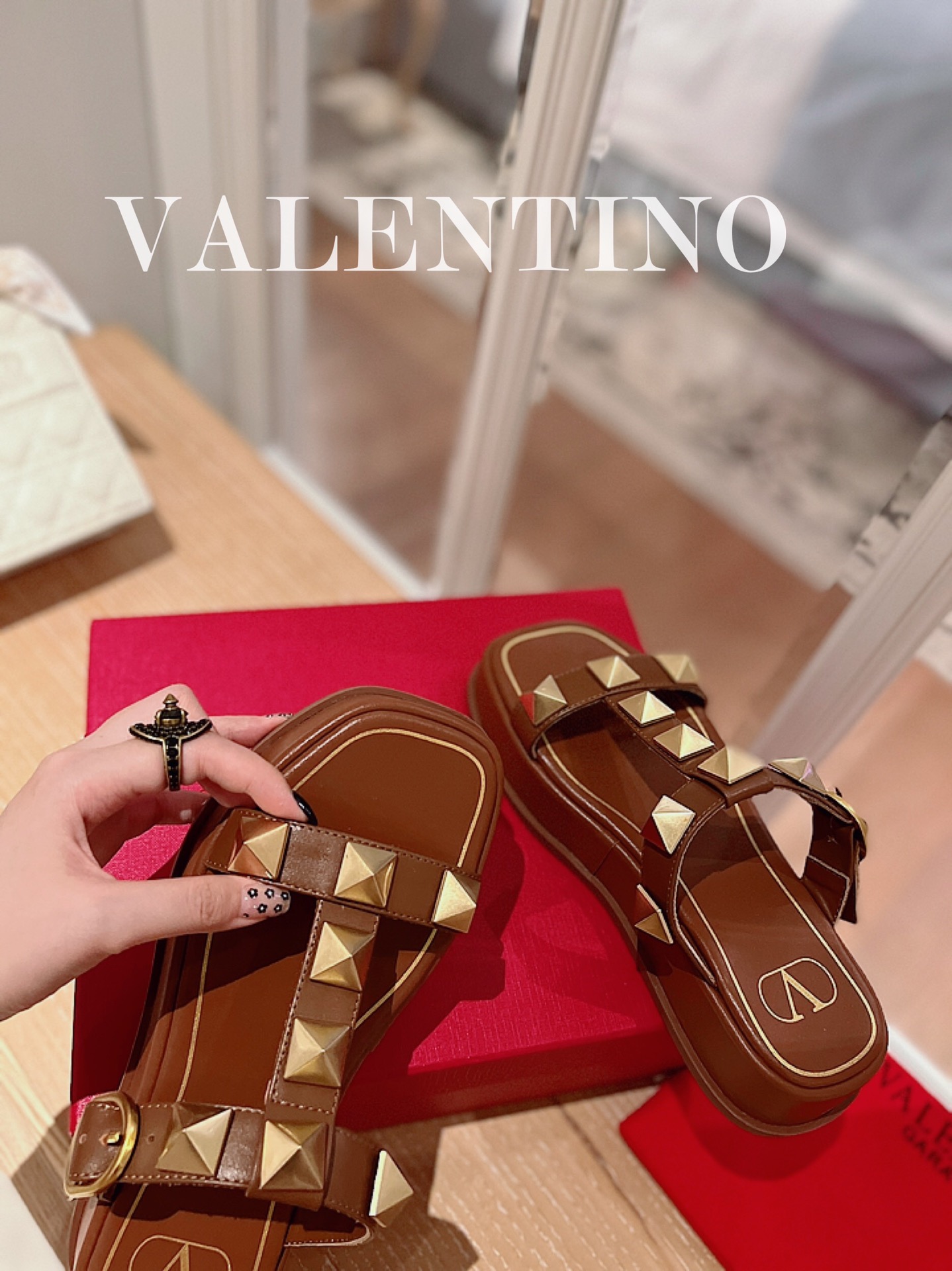 VALENTINO GARAVANI Roman Stud WOMEN 1 - vstockx