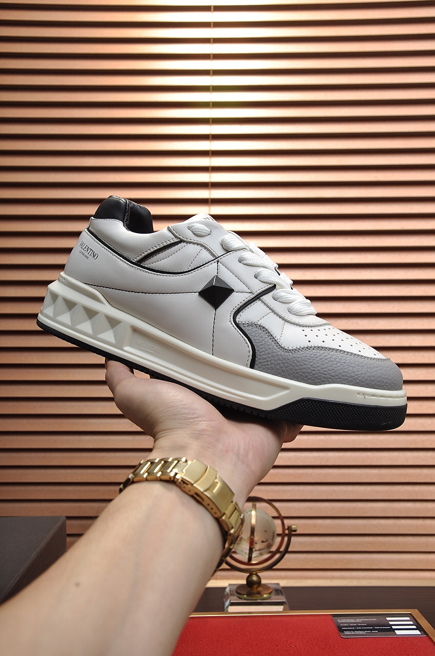 Valentino Garavani One Stud Low-top sneakers 8 - vstockx