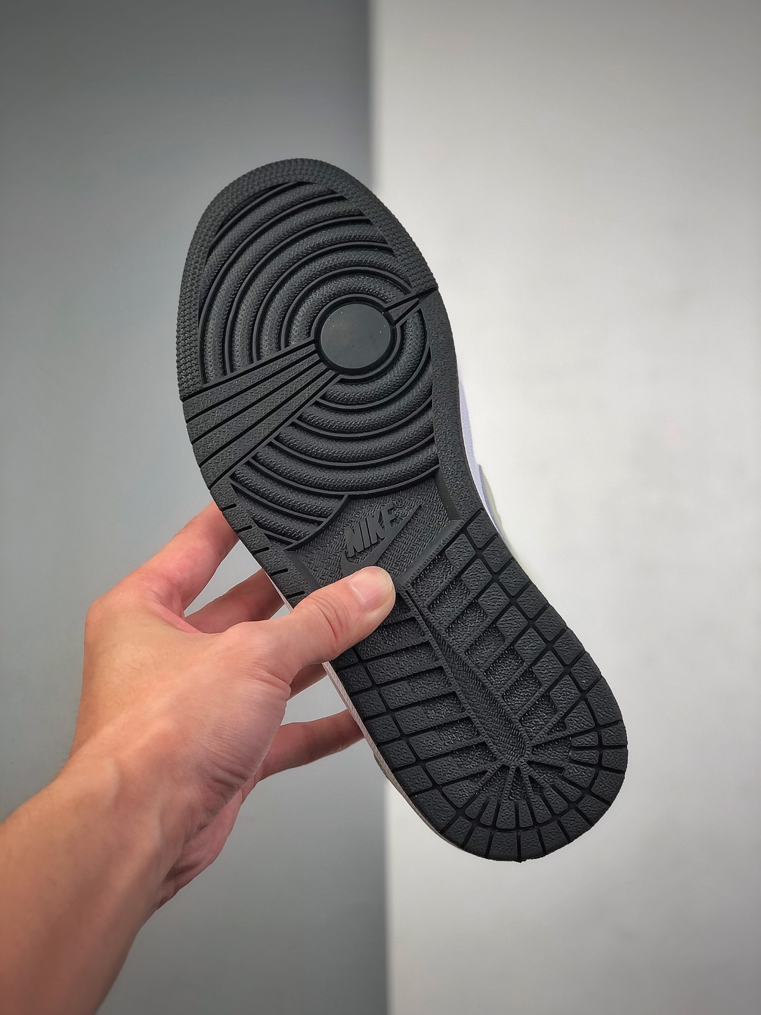Jordan 1 Retro Low White Ghost Green Black - vstockx