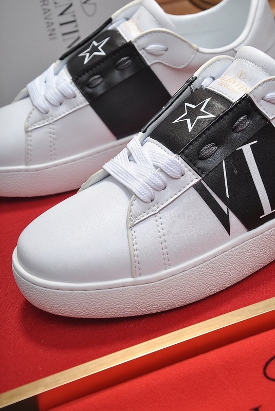 Valentino Garavani Rockstud Untitled calfskin sneaker 3 - vstockx