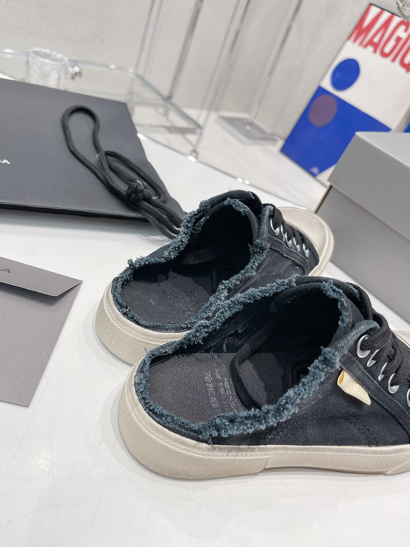 Balenciaga Paris Sneaker 3 - vstockx