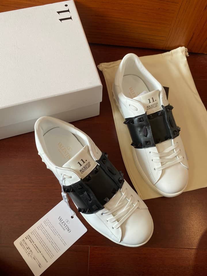 Valentino Rockstud Untitled En Veau Avec Clous Ton Sur Ton Blanc Noir - vstockx
