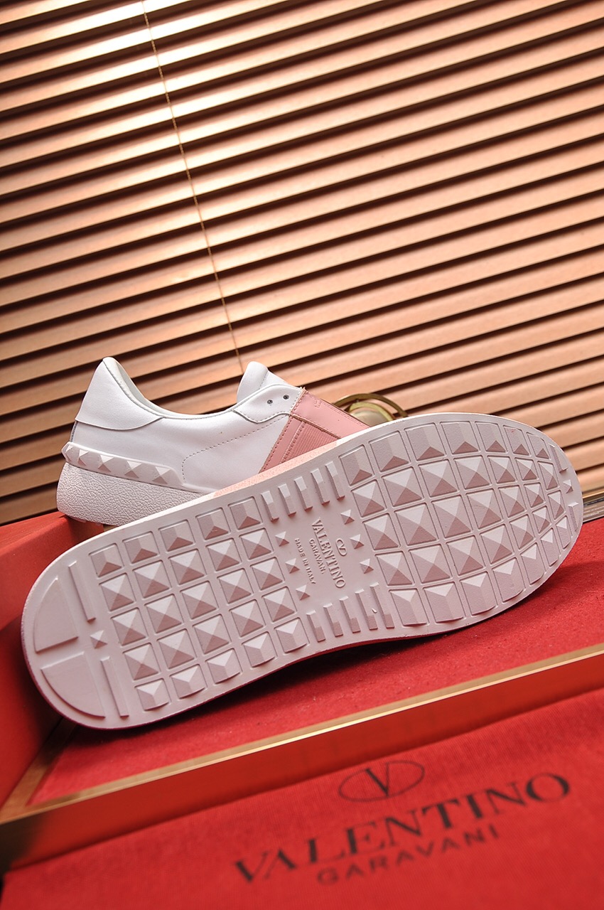 Valentino Garavani Rockstud Untitled calfskin sneaker 18 - vstockx