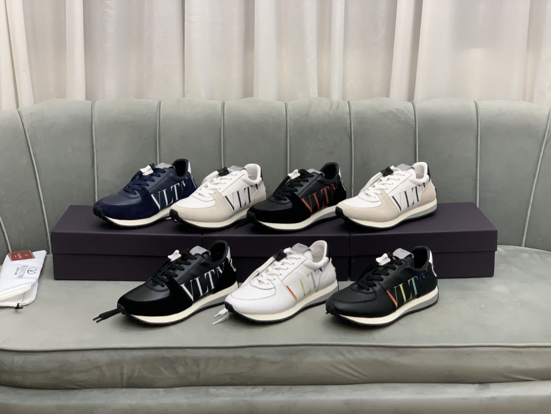 Valentino Garavani Low-top sneakers 7 - vstockx