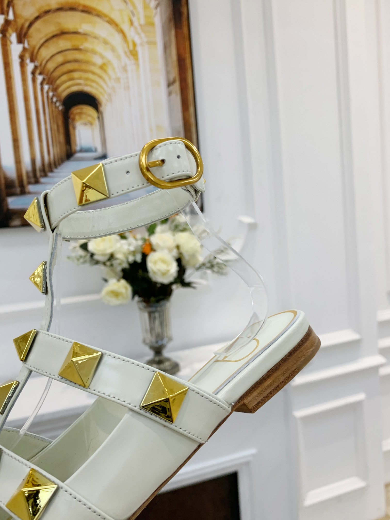 VALENTINO GARAVANI Roman Stud WOMEN 33 - vstockx