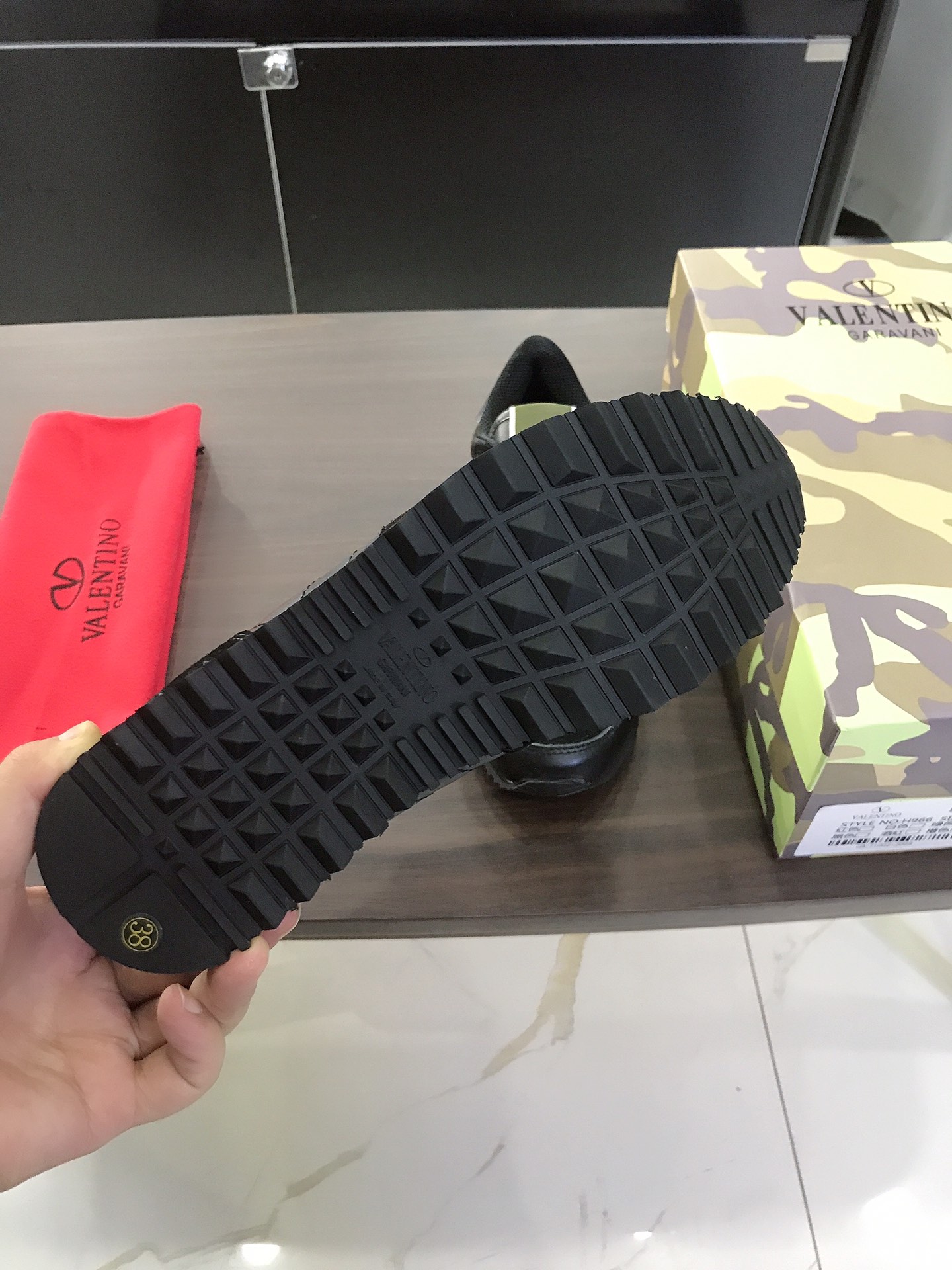 Valentino Garavani Rockrunner camouflage-print sneakers 7 - vstockx