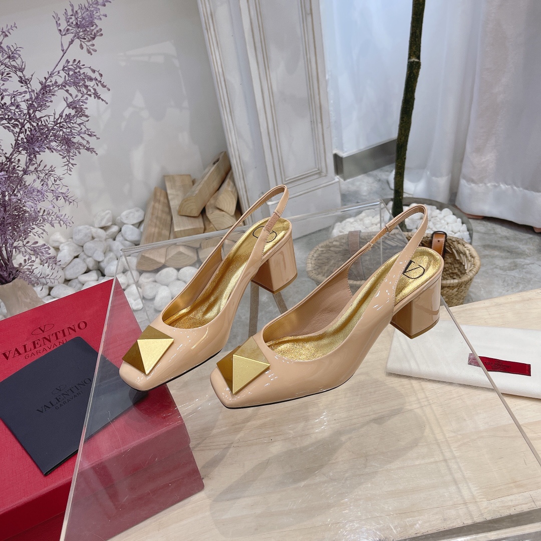 VALENTINO GARAVANI Roman Stud WOMEN 19 - vstockx