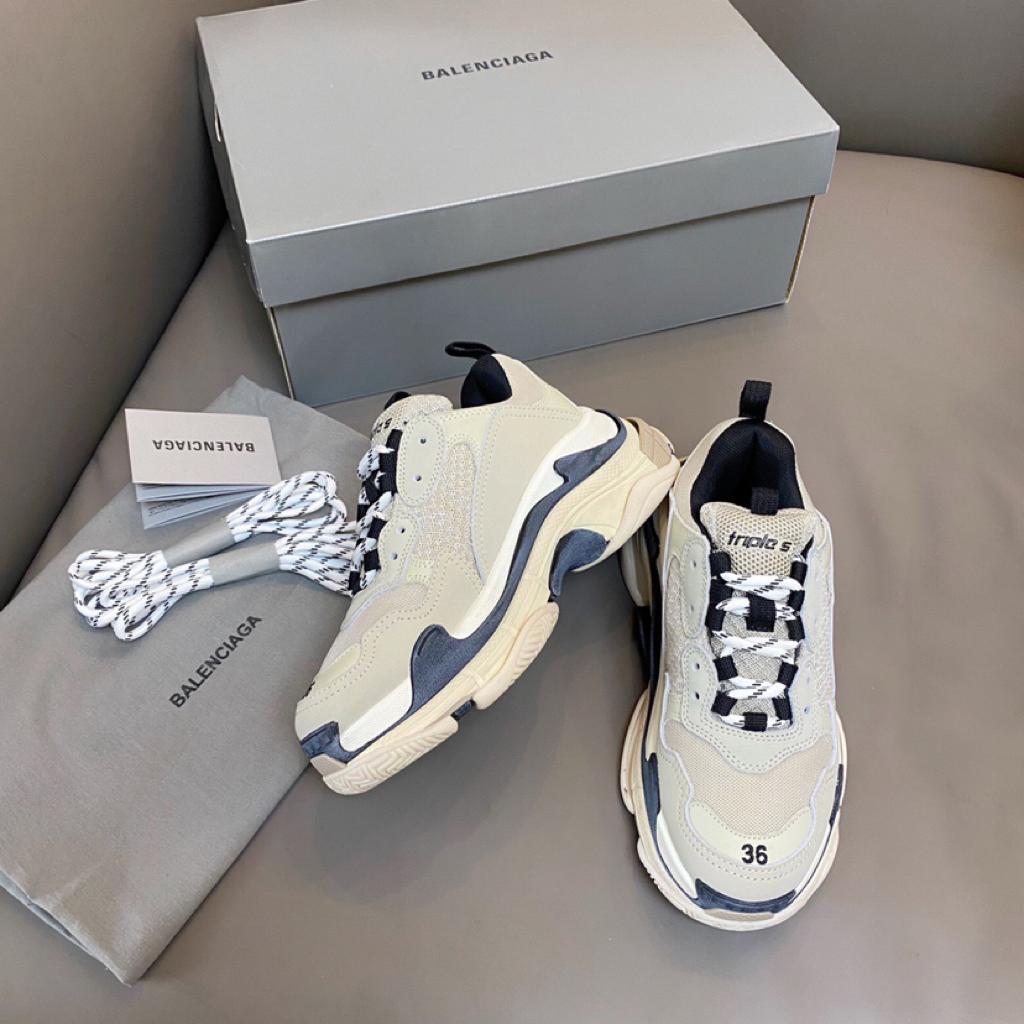 Balenciaga Triple S Vanille (W) - vstockx