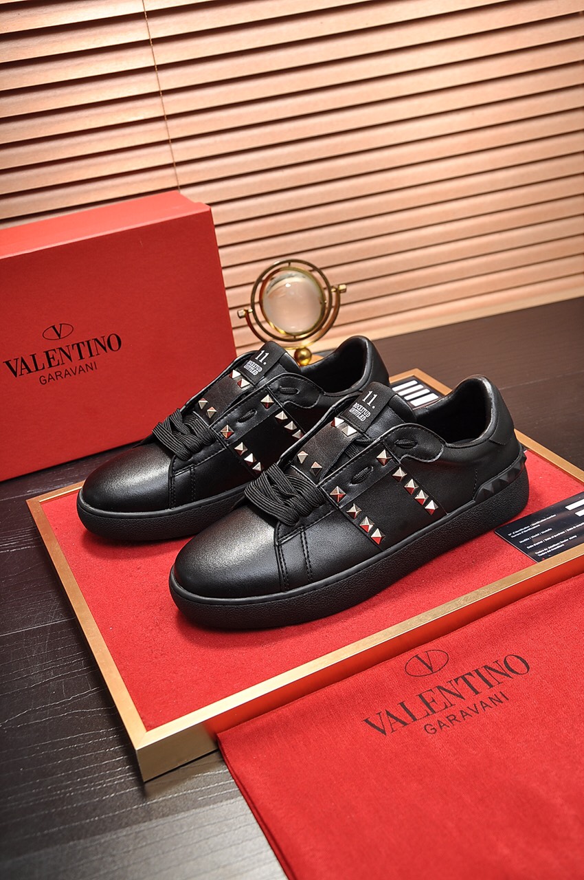 Valentino Garavani Rockstud Untitled calfskin sneaker 8 - vstockx