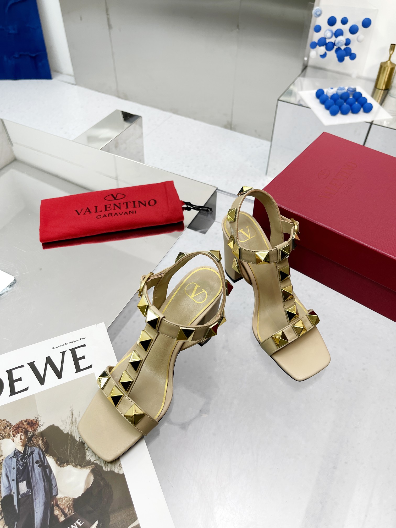 VALENTINO GARAVANI Roman Stud WOMEN 14 - vstockx