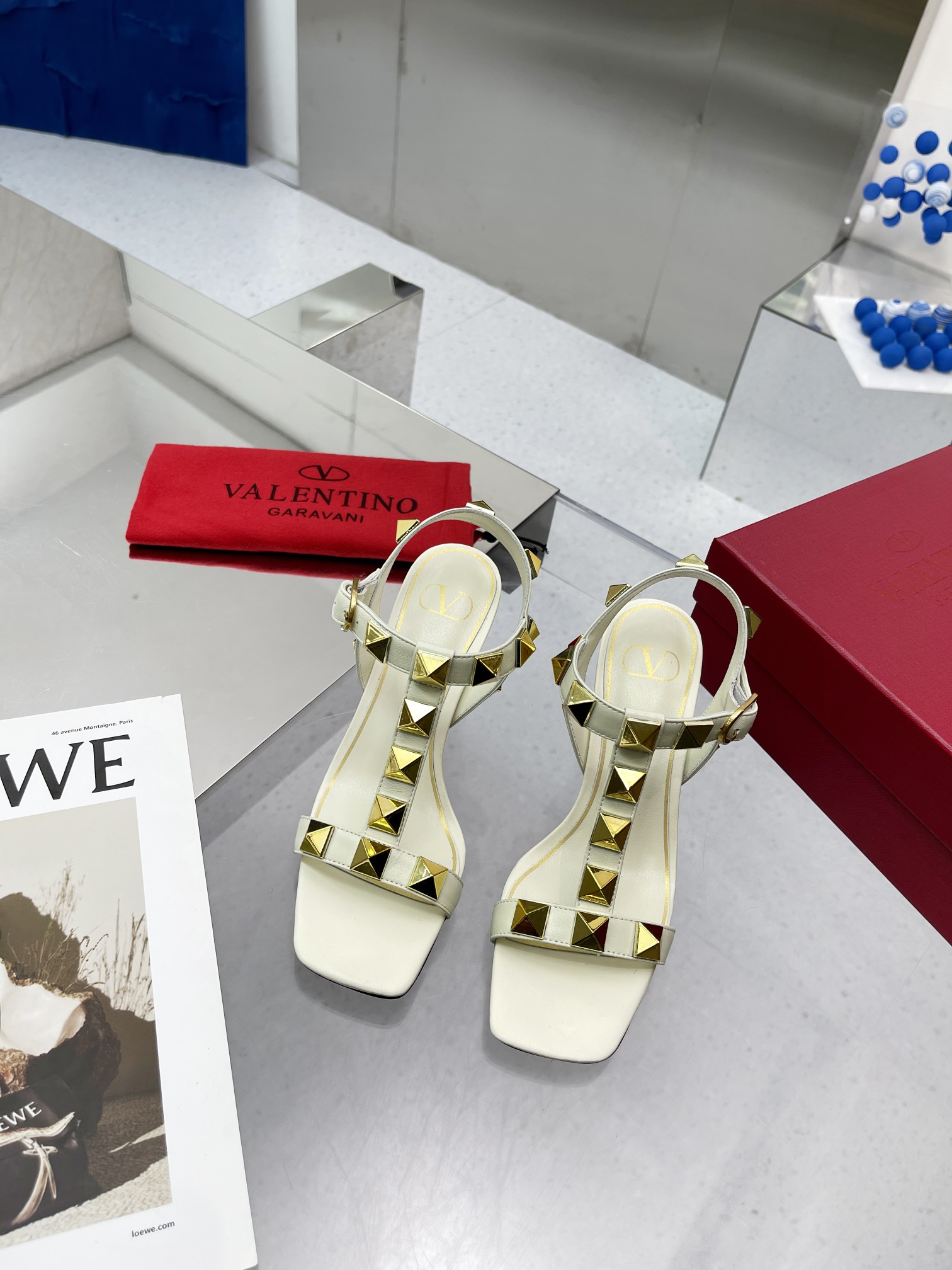 VALENTINO GARAVANI Roman Stud WOMEN 14 - vstockx