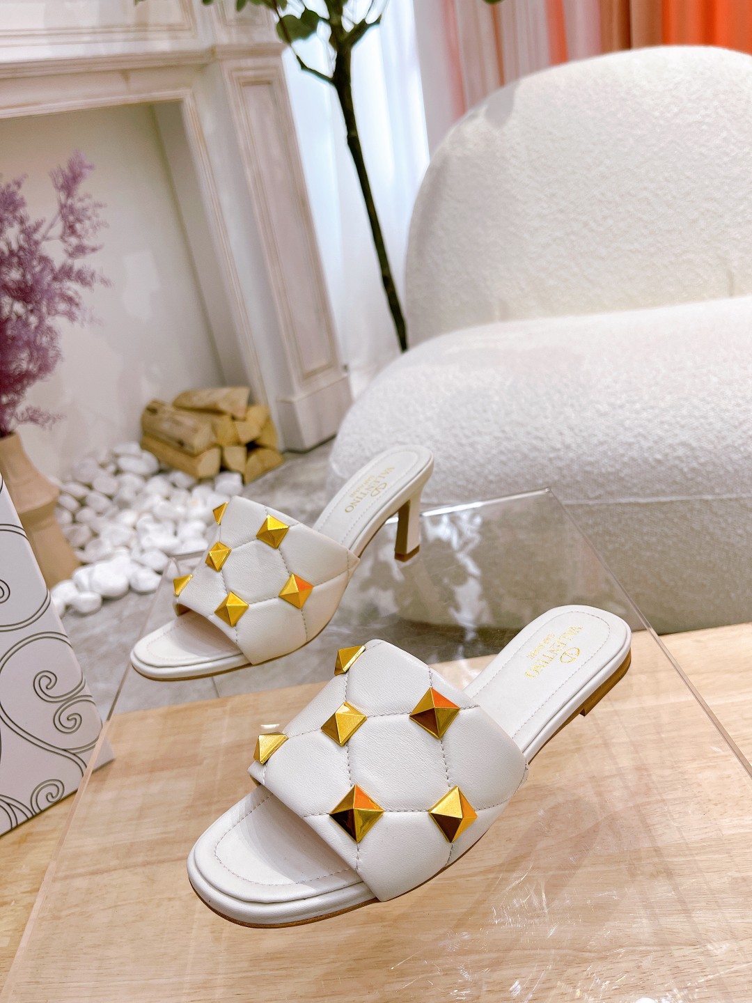 VALENTINO GARAVANI Roman Stud WOMEN 34 - vstockx