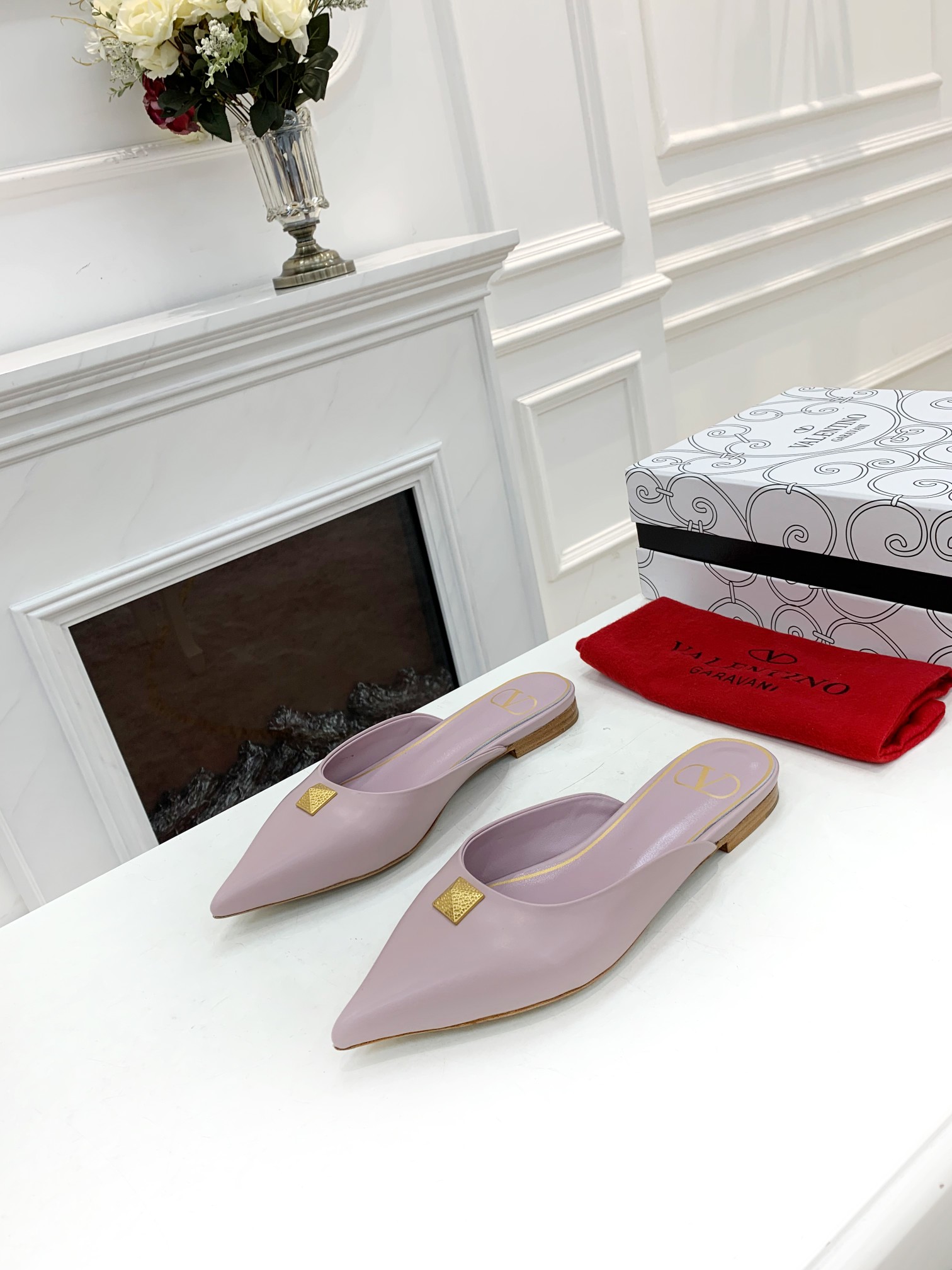 Valentino Garavani Flat sandals Women 21 - vstockx