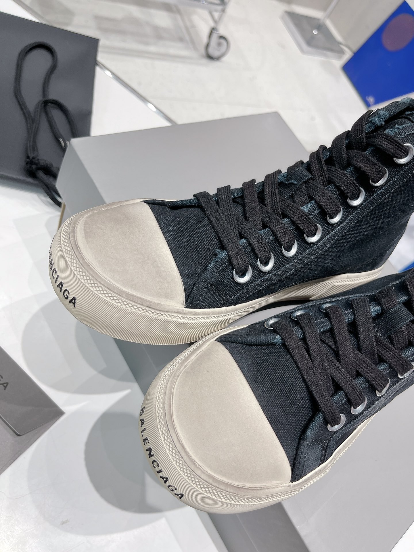 Balenciaga Paris Sneaker 3 - vstockx