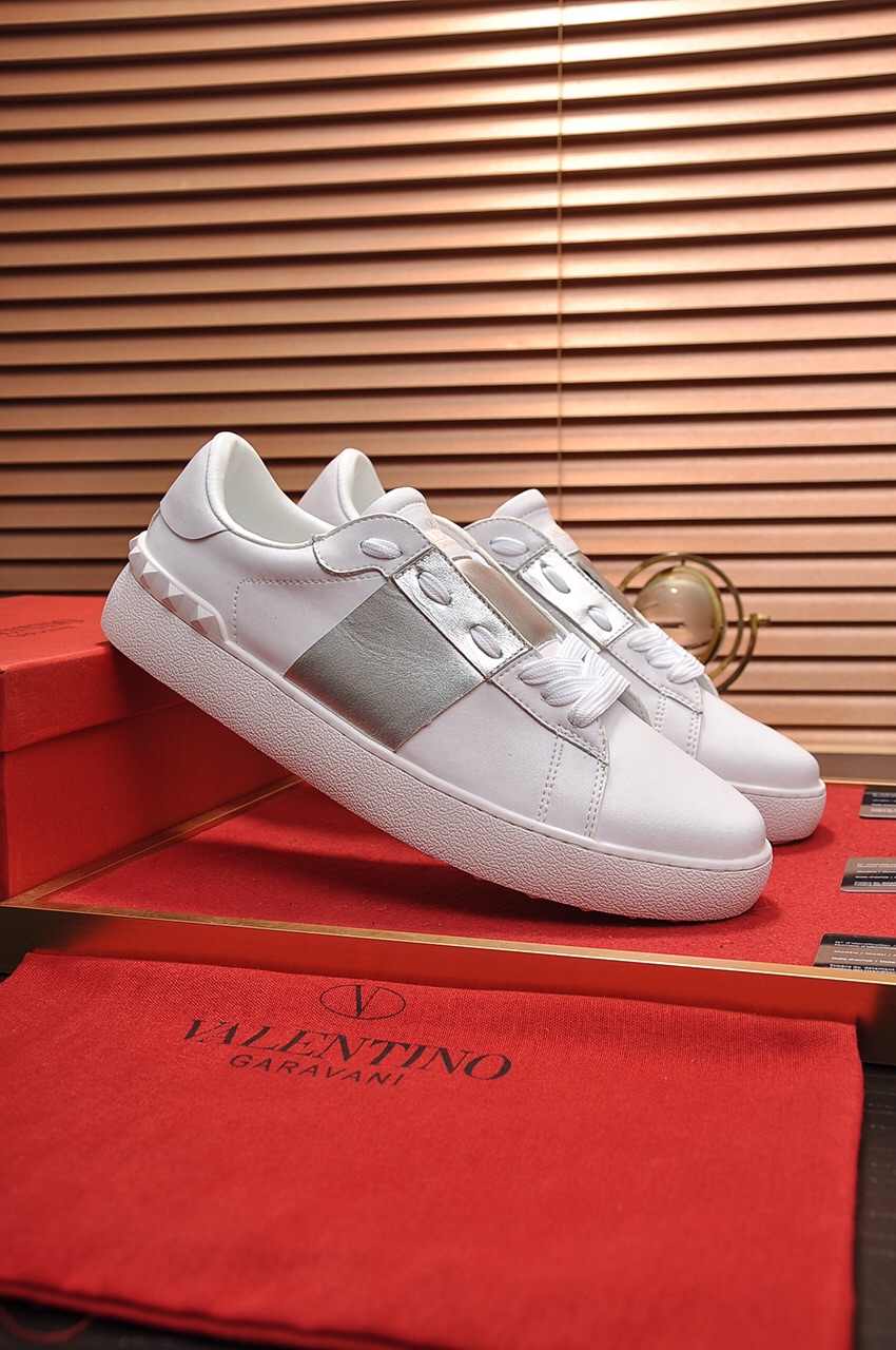 Valentino Garavani Rockstud Untitled calfskin sneaker 32 - vstockx