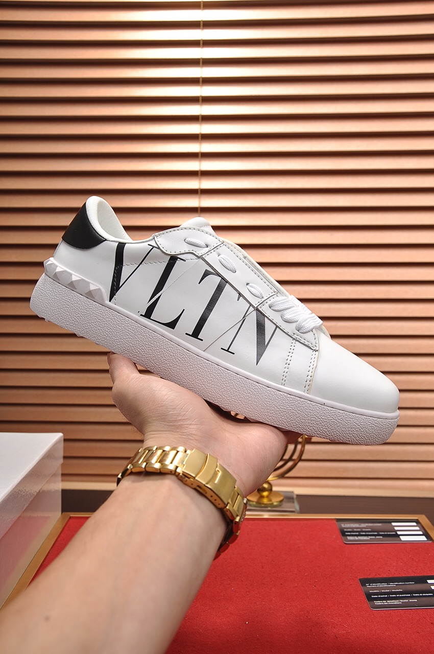 Valentino Garavani Rockstud Untitled calfskin sneaker 20 - vstockx