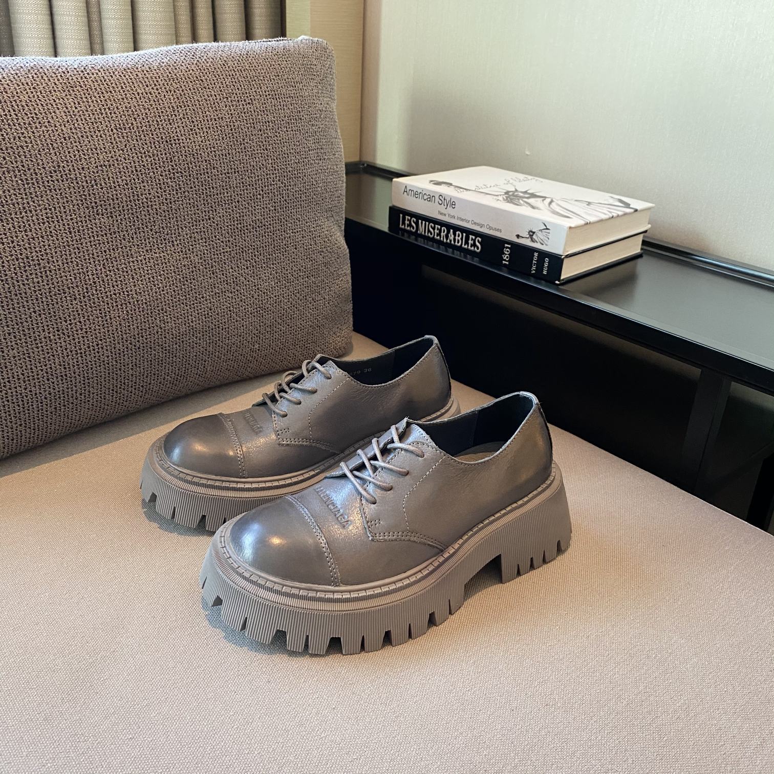 Balenciaga women 3 - vstockx