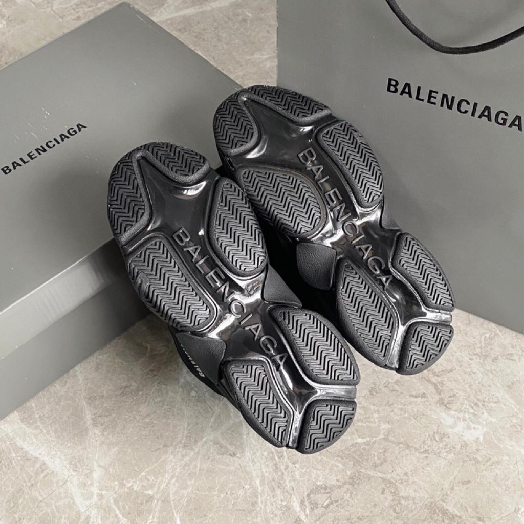 Balenciaga Triple S Black (2021) - vstockx