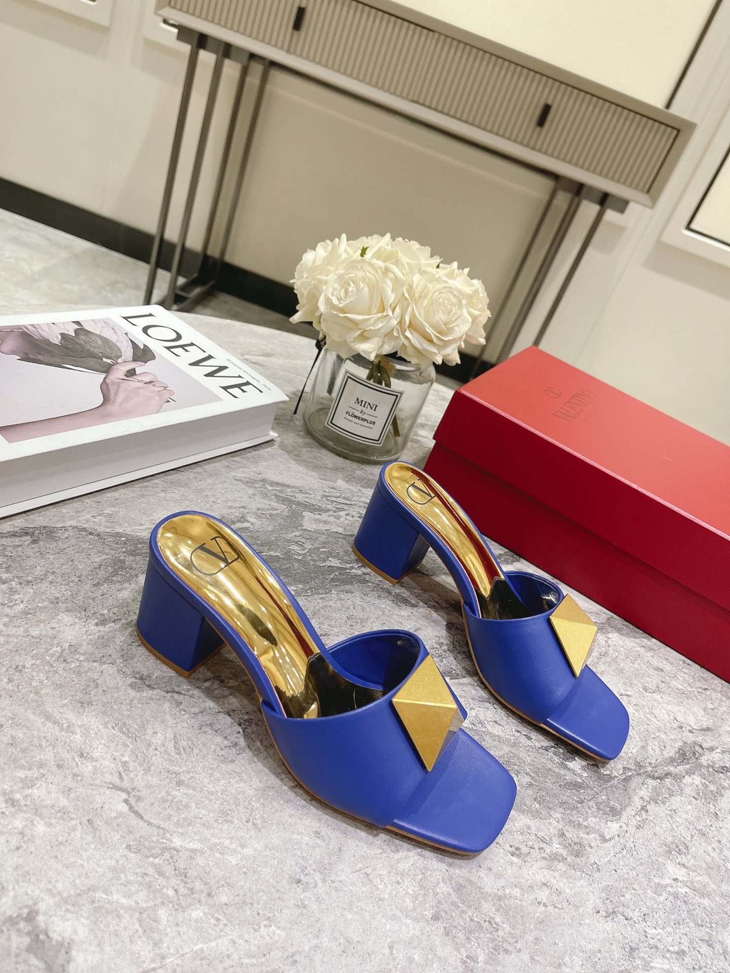 VALENTINO GARAVANI Roman Stud WOMEN 6 - vstockx