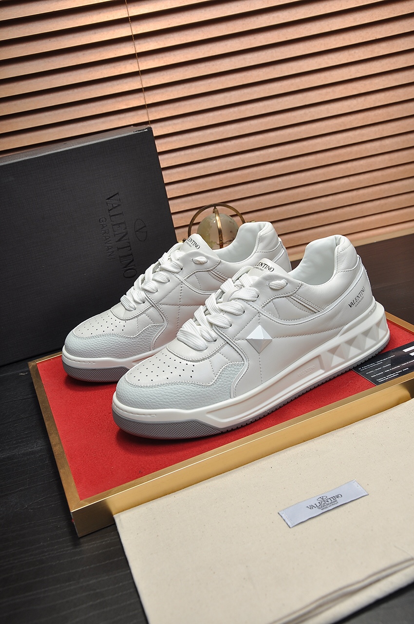 Valentino Garavani One Stud Low-top sneakers 7 - vstockx