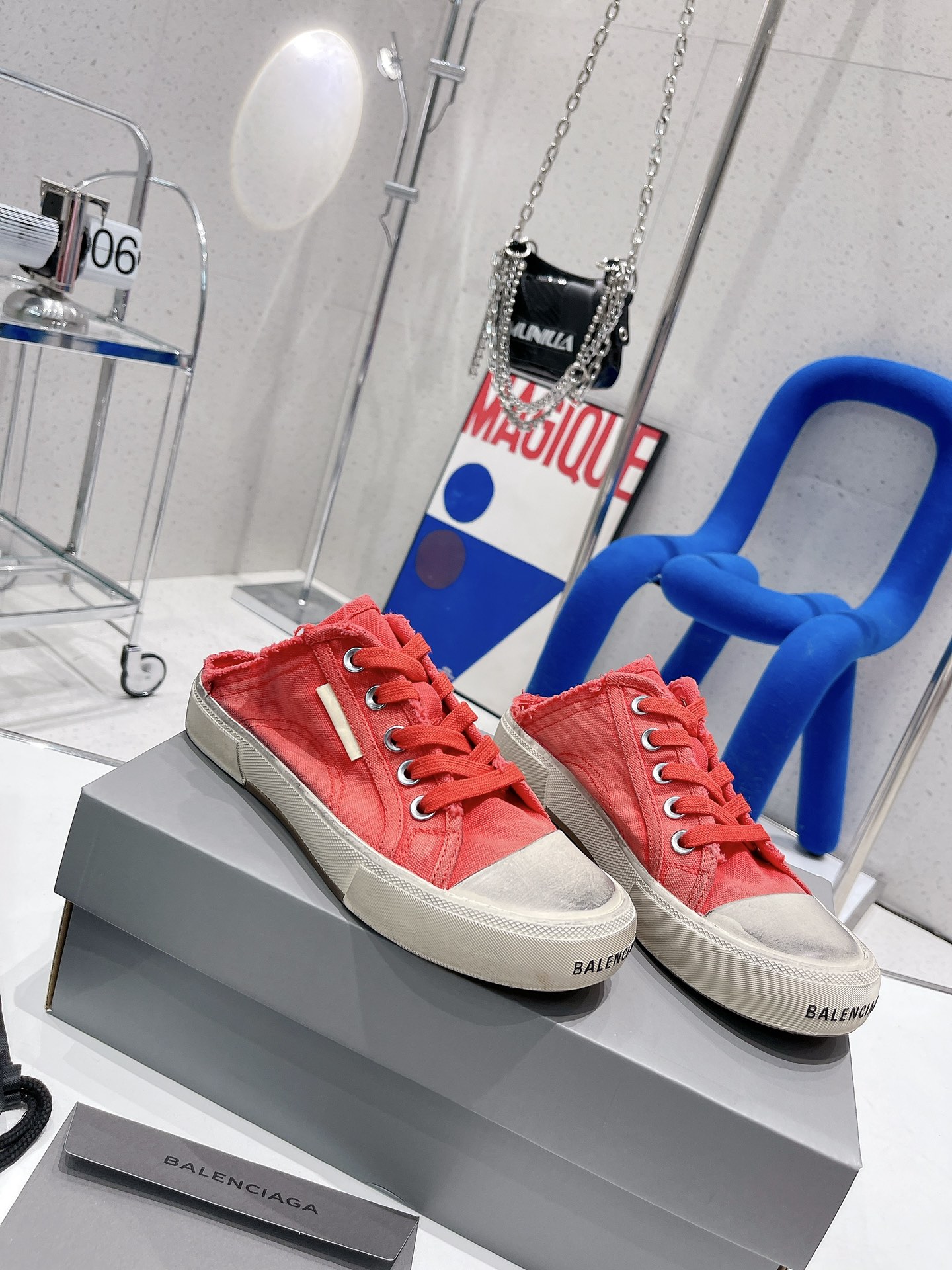 Balenciaga Paris Sneaker 3 - vstockx