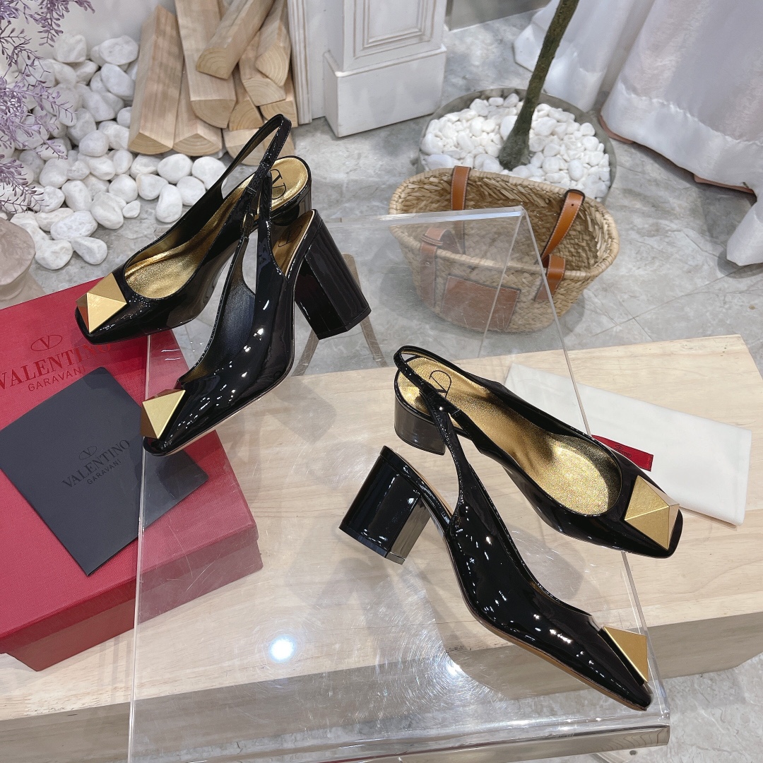 VALENTINO GARAVANI Roman Stud WOMEN 19 - vstockx