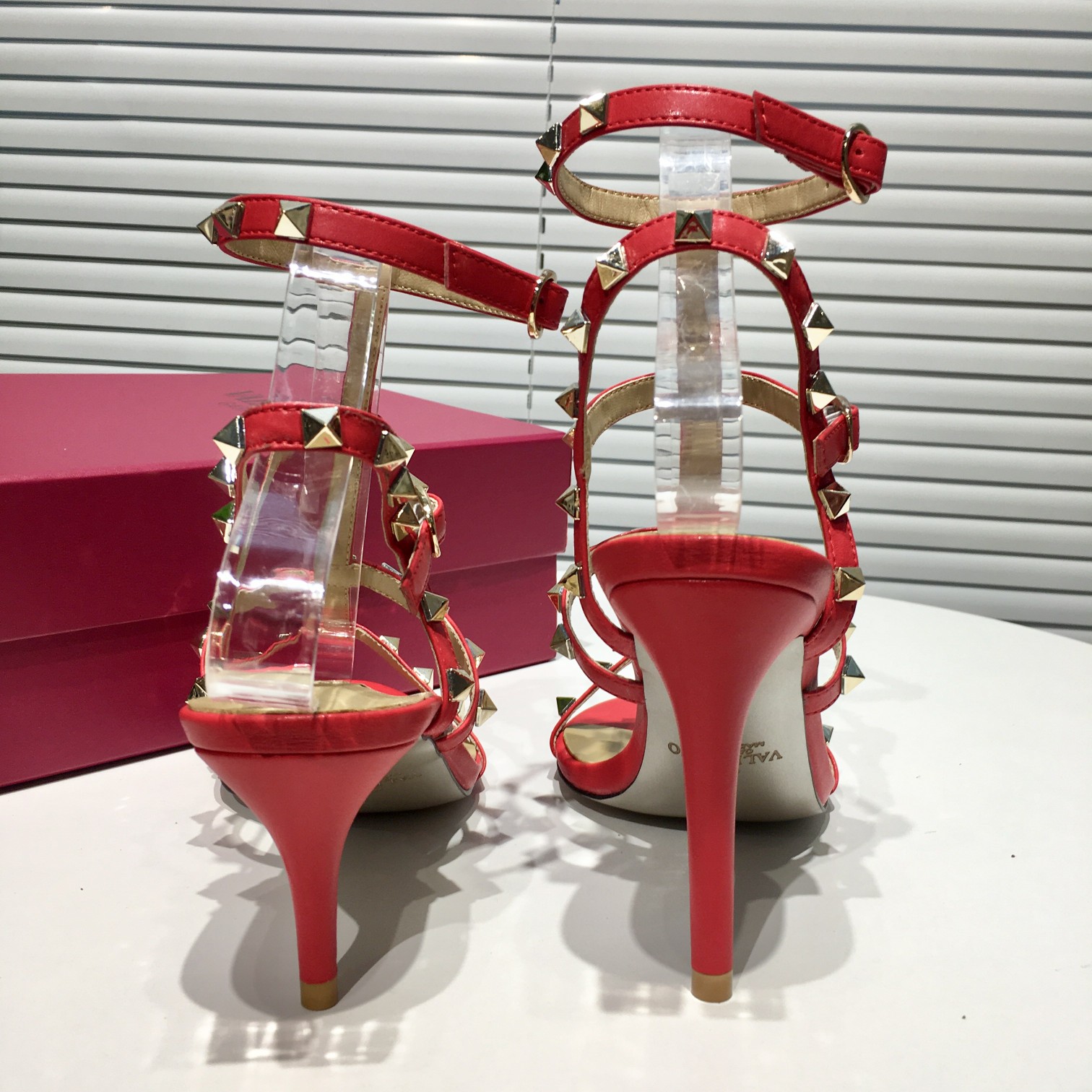 VALENTINO GARAVANI Rockstud WOMEN 36 - vstockx