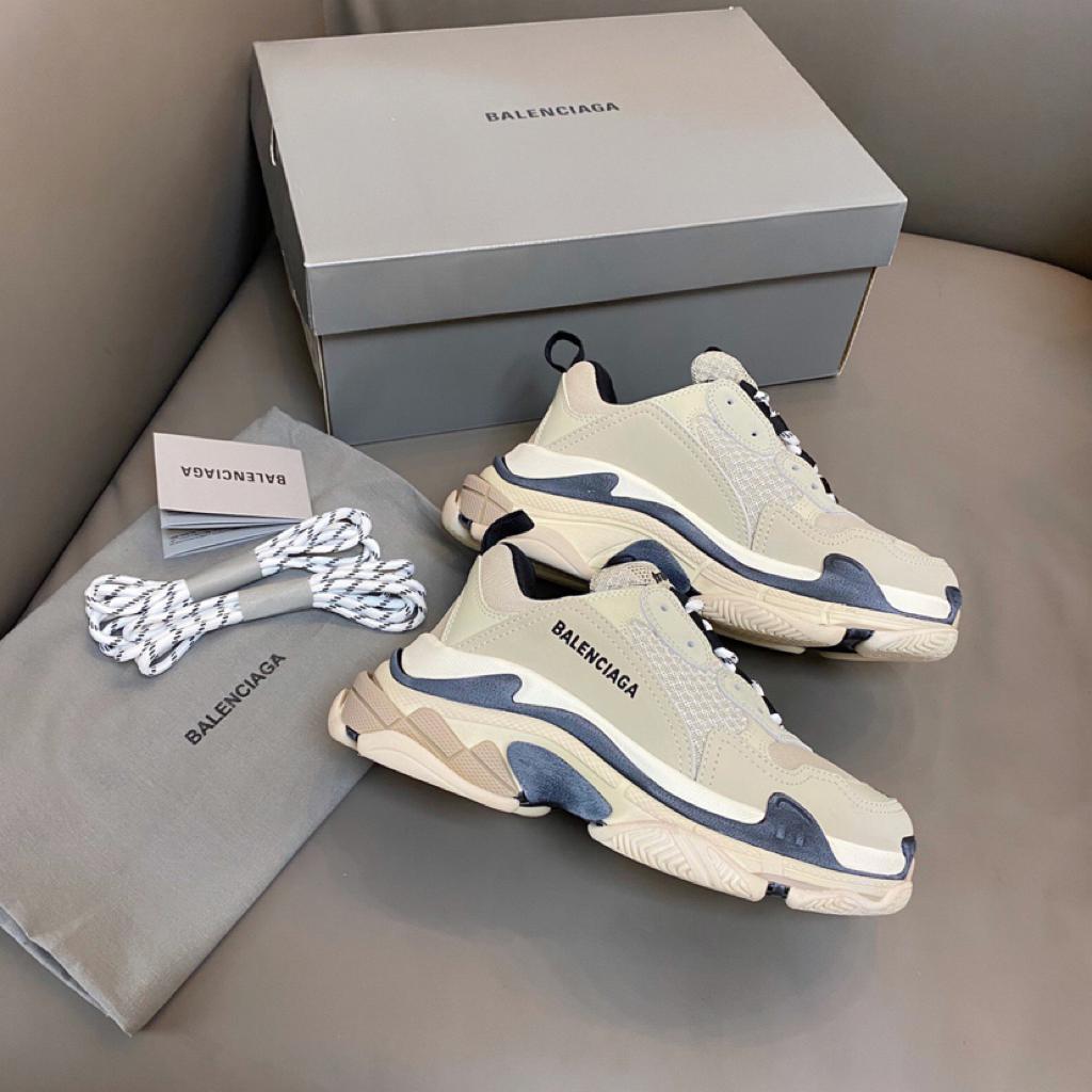 Balenciaga Triple S Vanille (W) - vstockx