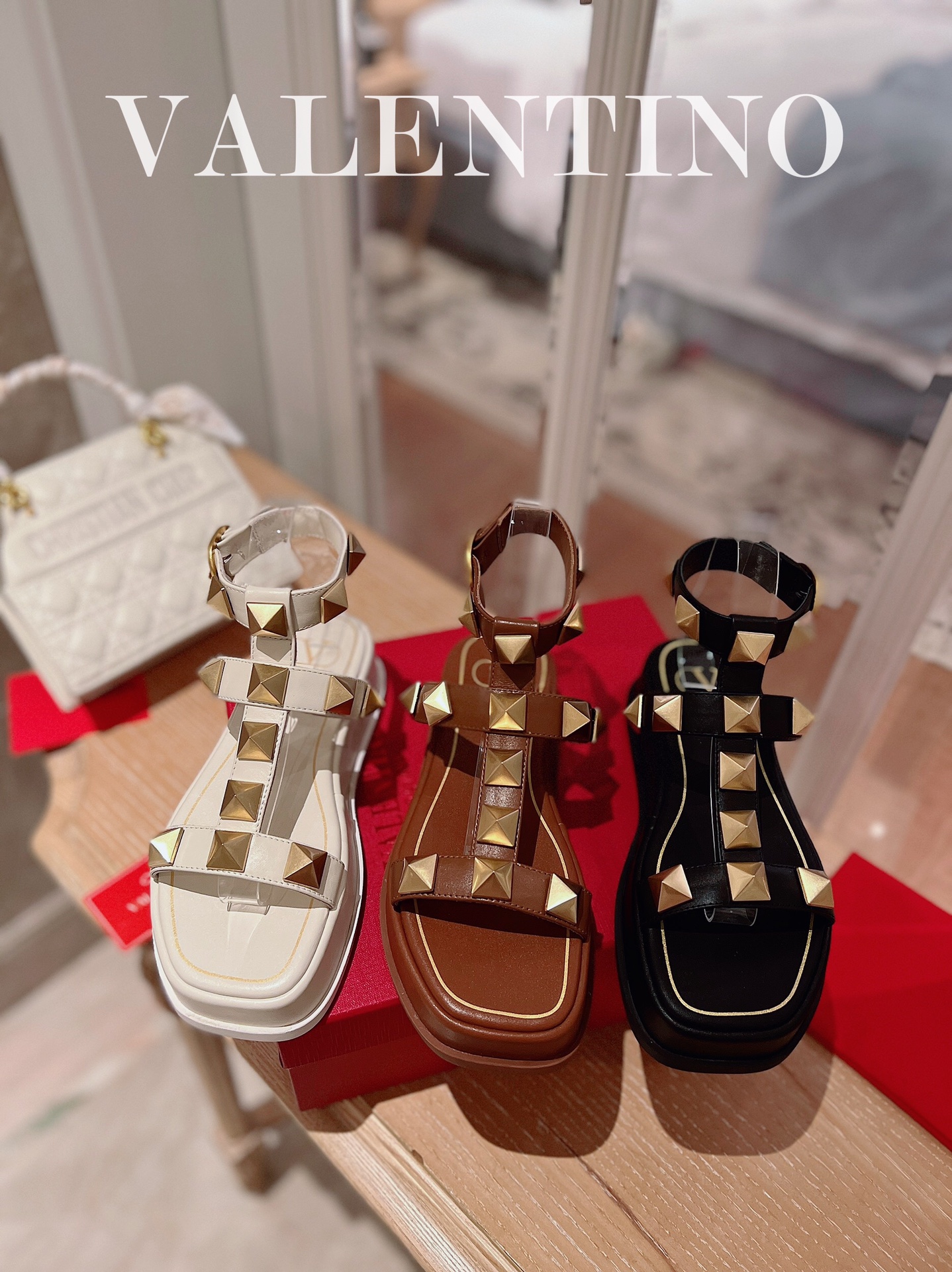VALENTINO GARAVANI Roman Stud WOMEN 1 - vstockx