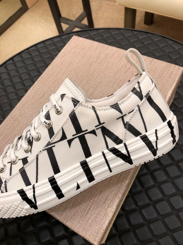 Valentino Garavani Giggies VLTN TIMES low-top sneakers 10 - vstockx