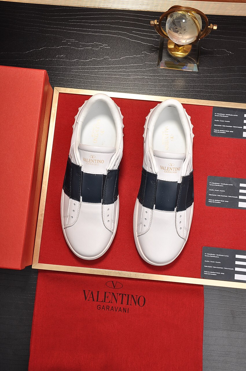 Valentino Garavani Rockstud Untitled calfskin sneaker 17 - vstockx