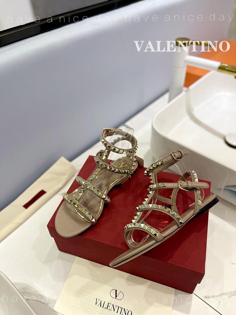 Valentino shoes 1 - vstockx