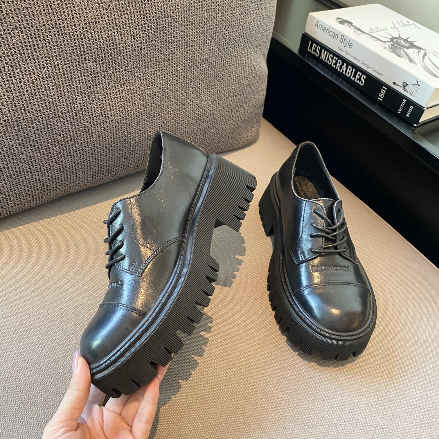 Balenciaga women 3 - vstockx