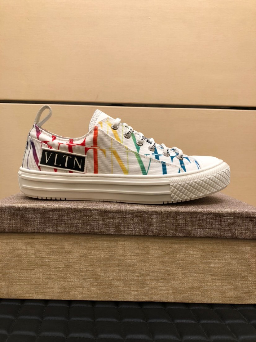 Valentino Garavani Giggies VLTN TIMES low-top sneakers 2 - vstockx