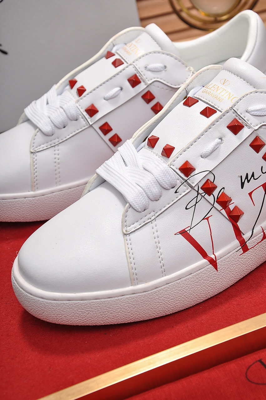 Valentino Garavani Rockstud Untitled calfskin sneaker 23 - vstockx