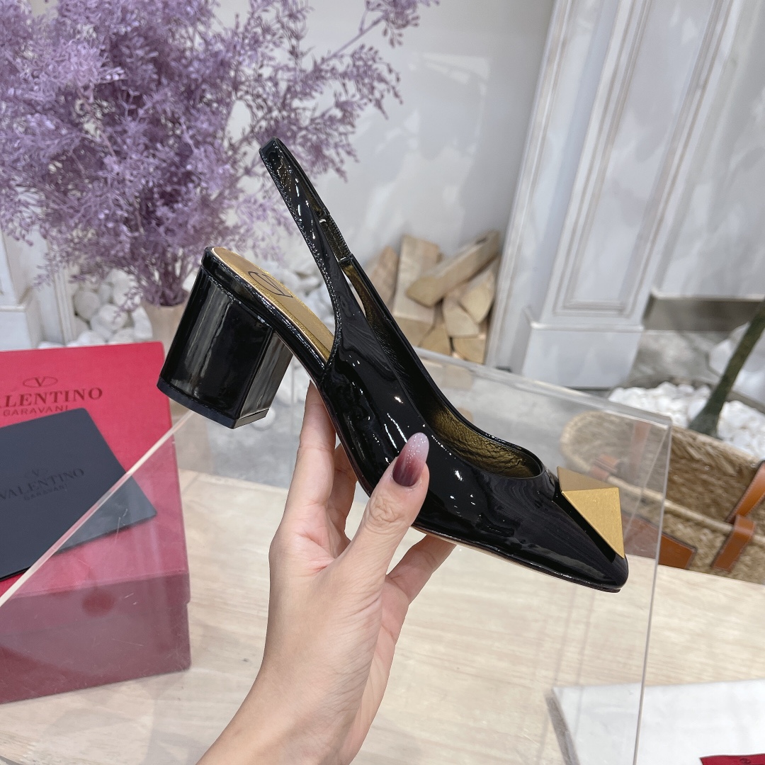 VALENTINO GARAVANI Roman Stud WOMEN 19 - vstockx