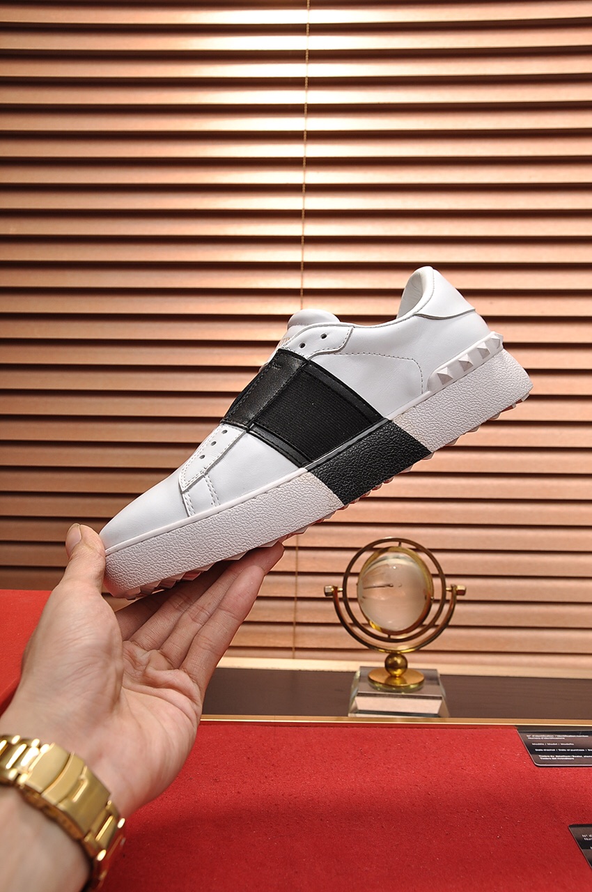 Valentino Garavani Rockstud Untitled calfskin sneaker 19 - vstockx