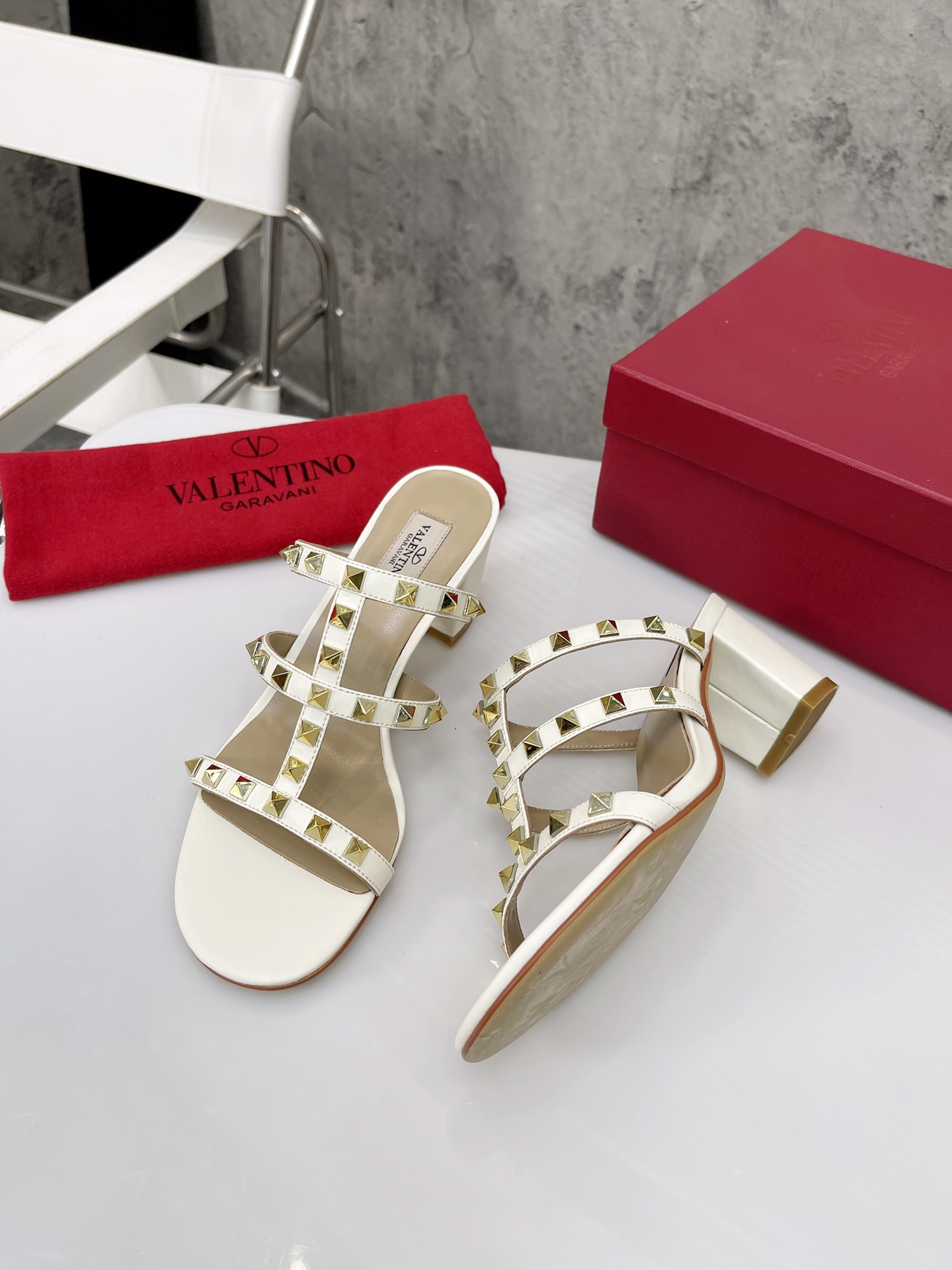 VALENTINO GARAVANI Rockstud WOMEN 5 - vstockx